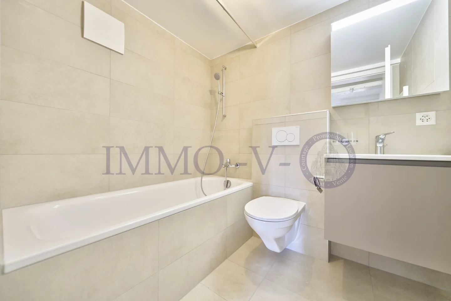 DUPLEX DE STANDING ENTIEREMENT RENOVE - Photo 8 sur 9