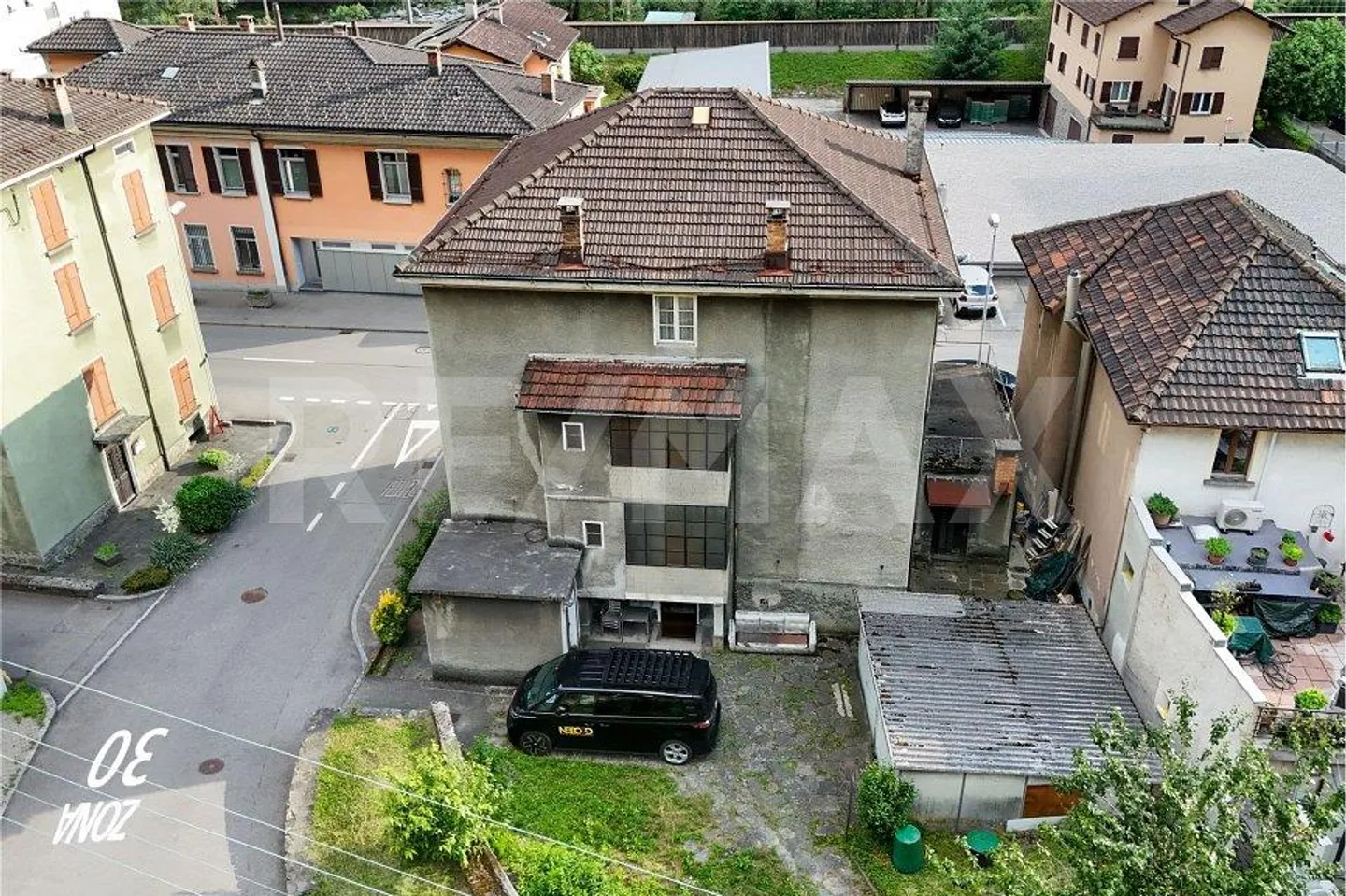 Casa plurifamiliare con grande potenziale di ristrutturazione - Photo 3 of 13
