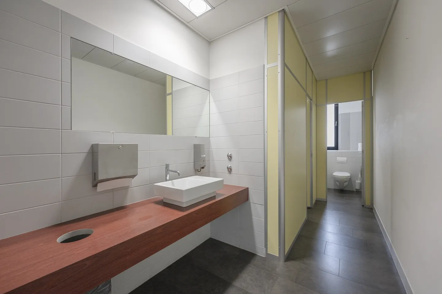 Spazio ufficio in affitto - Foto 4 di 12