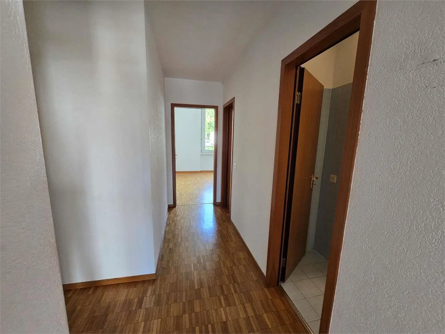 Chiasso (Via Puccini 2) - Spacieux 3.5 Pièces de 95 m² au Rez-de-Chaussée avec Grand B - Photo 9 sur 13