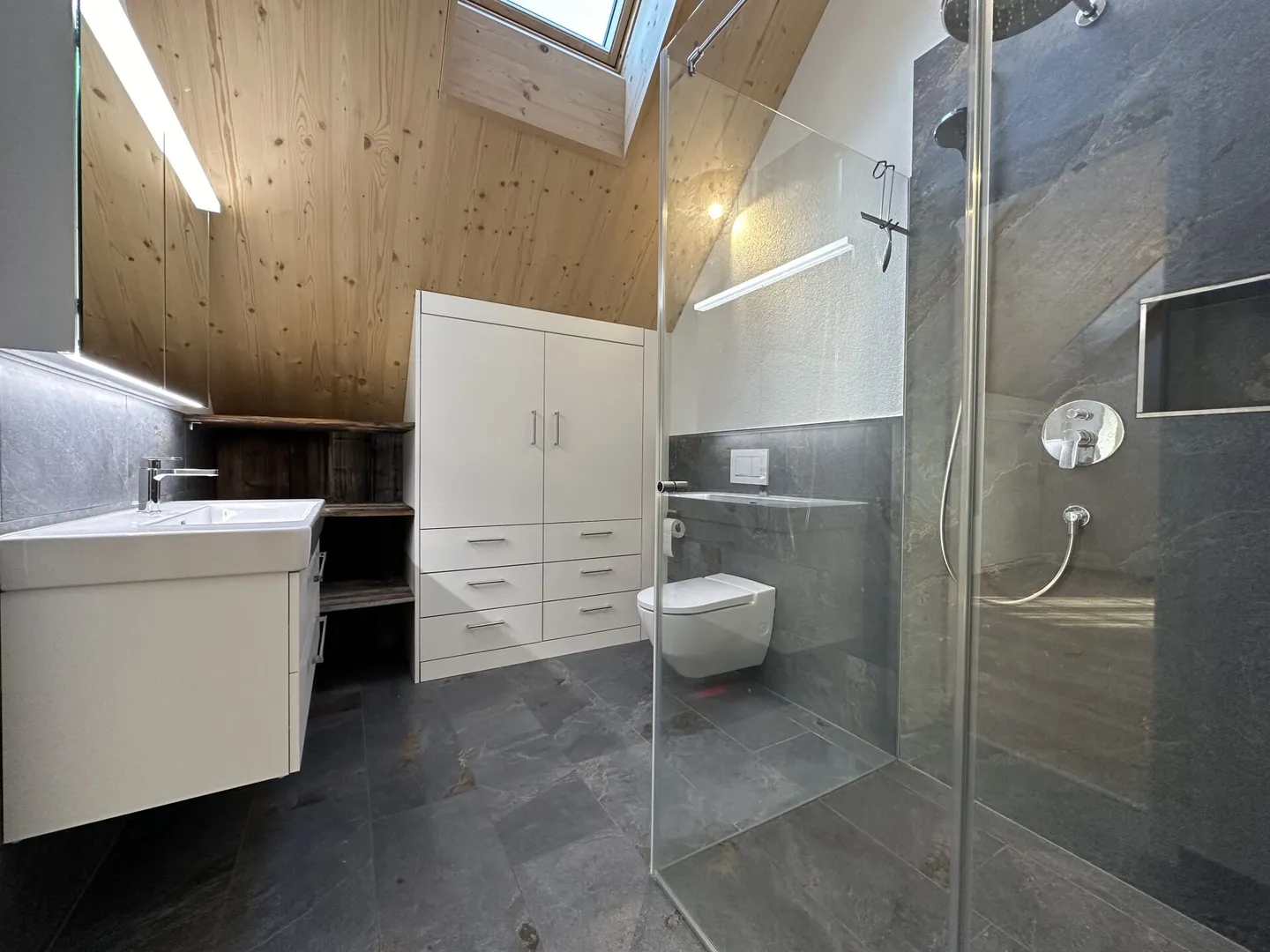 Mehrfamilienhaus in der Altstadt von Glarus - Foto 7 von 14