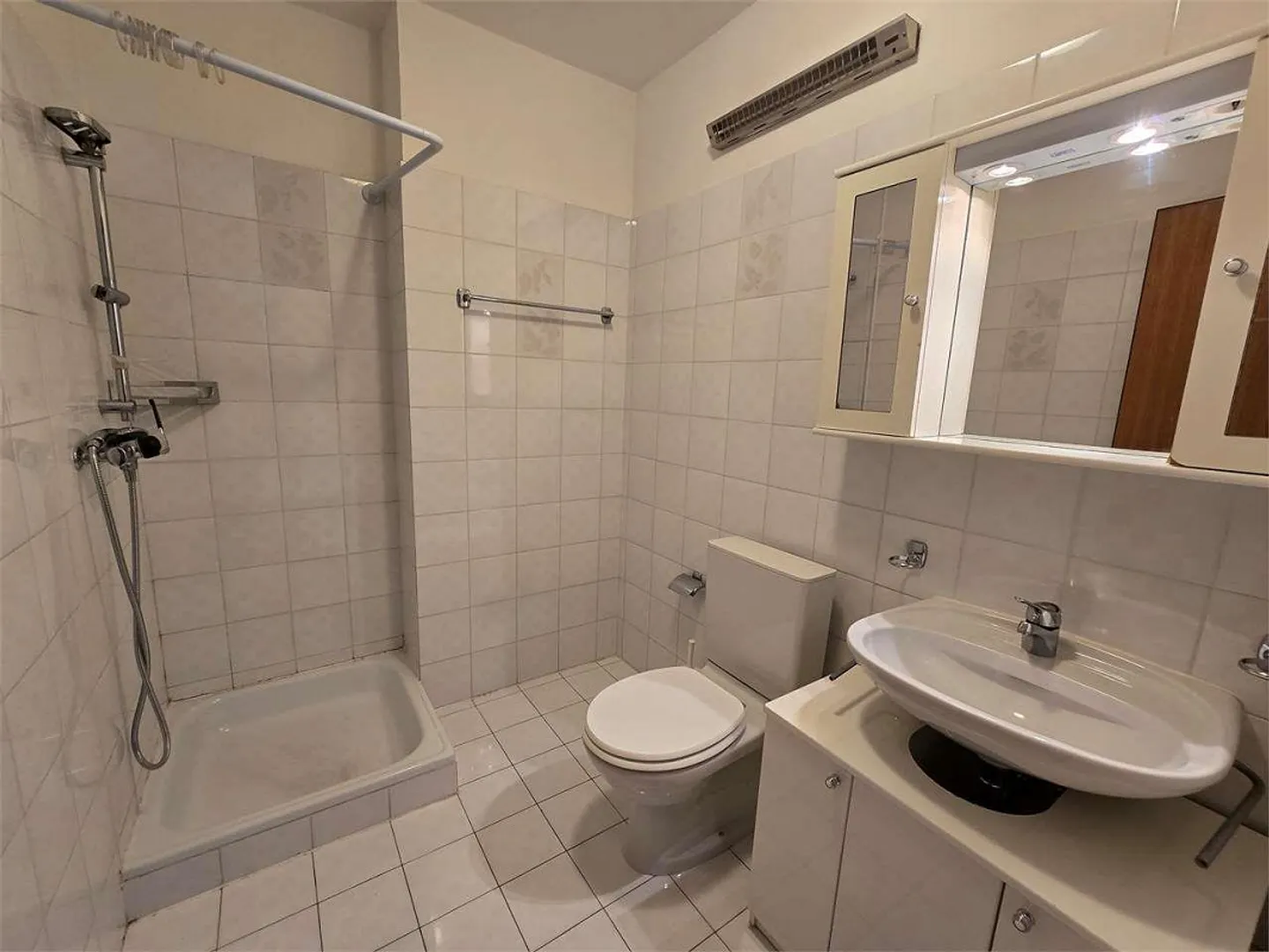 Chiasso (Via Puccini 2) - Spacieux 3.5 Pièces de 95 m² au Rez-de-Chaussée avec Grand B - Photo 12 sur 13