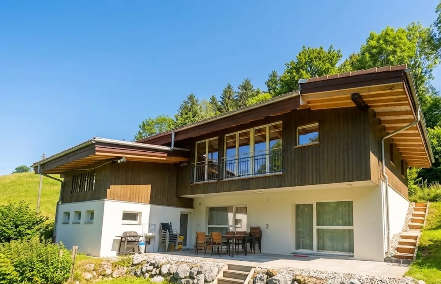 Modern Family Home in Goldiwil - Photo 1 of 13