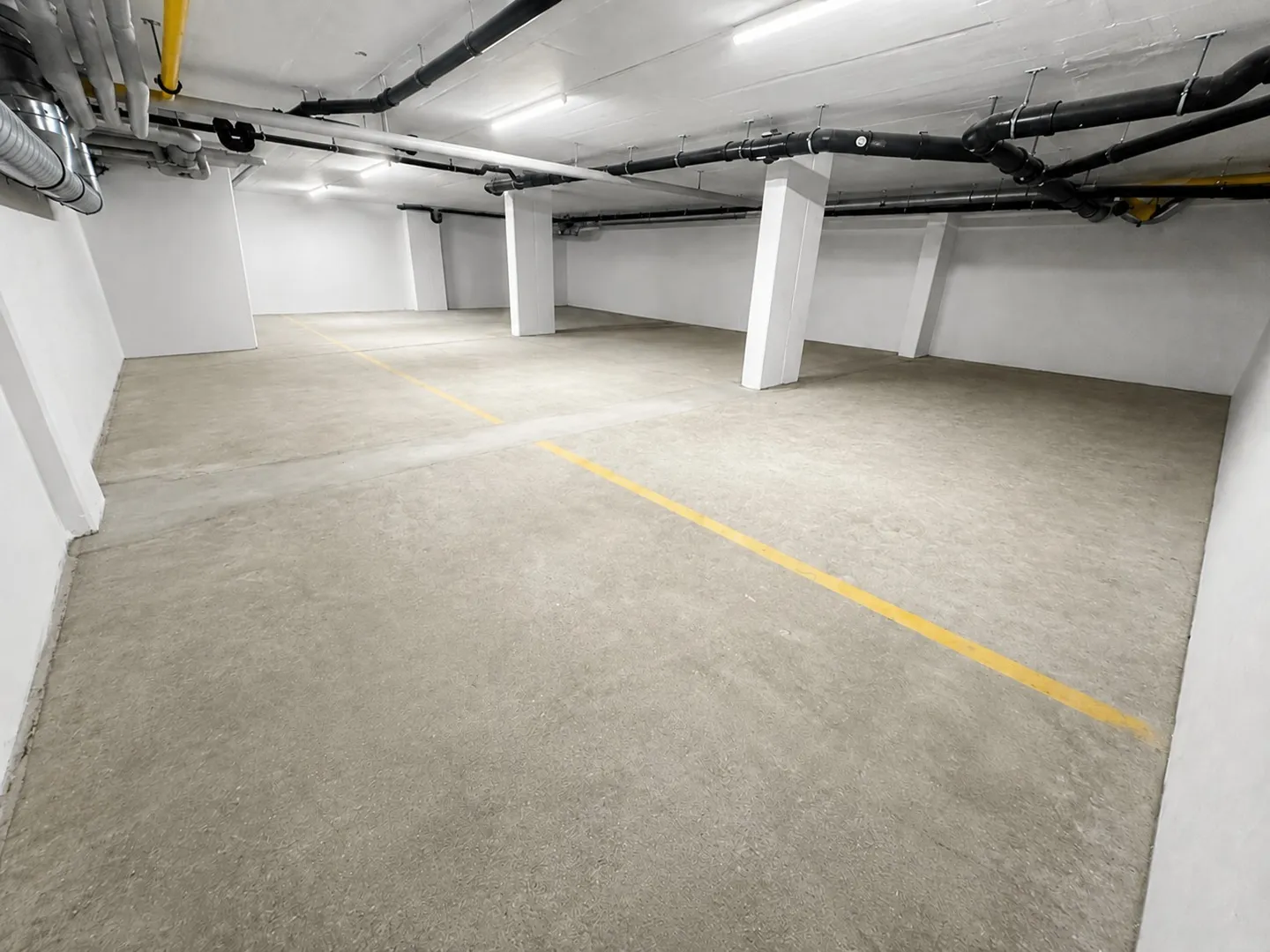 Espace de stockage et de loisirs spacieux de 142 m² au UG 2 dans un emplacement calme à Zurich 8037 utilisable de manière polyvalente - Photo 1 sur 1