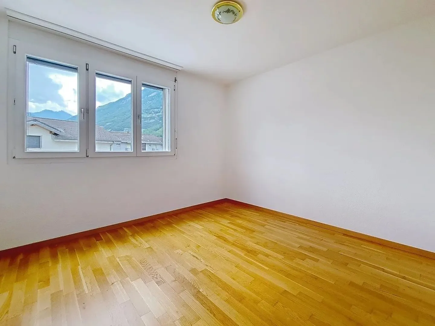 Miete eines schönen 3.5-Zimmer-Apartments in Fully - Komfort und Ruhe in einer wunderschönen Umgebung! - Foto 8 von 9