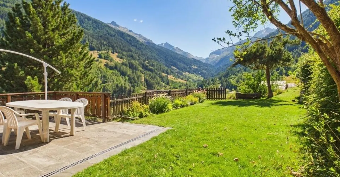 Chalet Incantevole con Vista Alpina - Foto 1 di 7