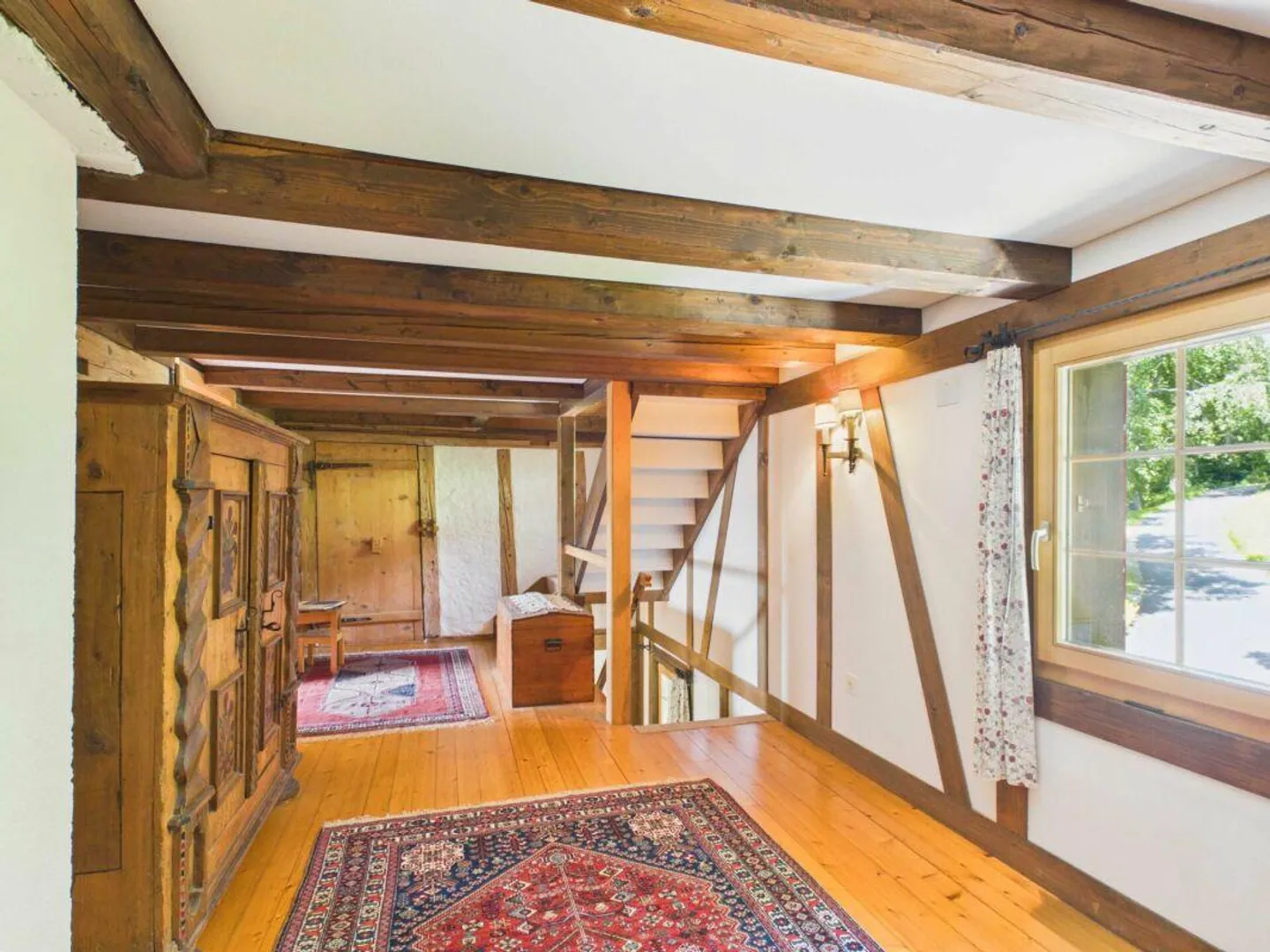 Casa bifamiliare con grande giardino e terreno prativo - Foto 6 di 13
