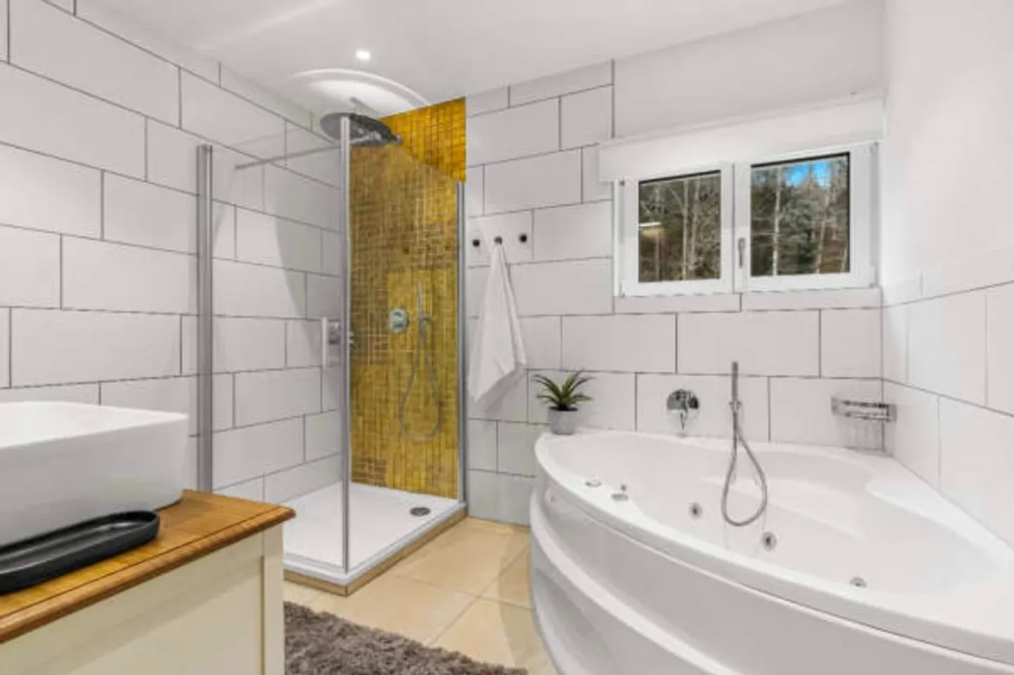 Modern Family Home in Goldiwil - Photo 11 of 13