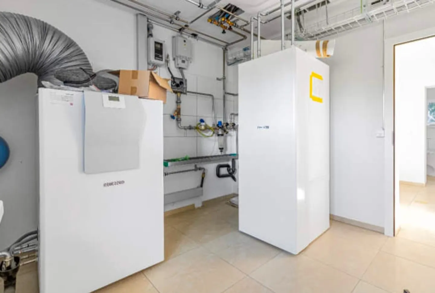 Modern Family Home in Goldiwil - Photo 12 of 13