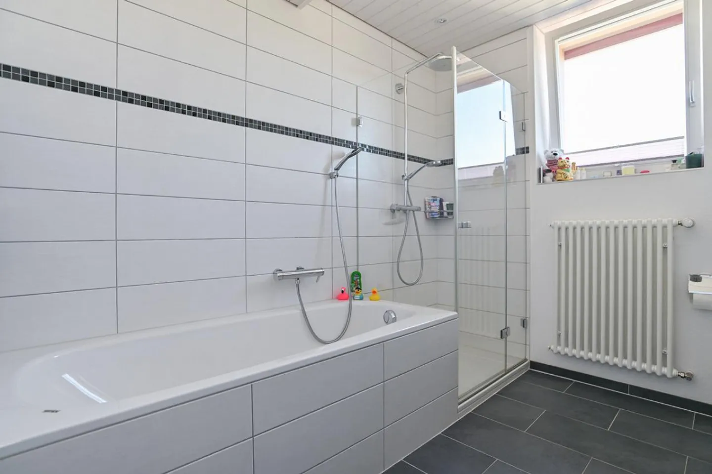 Maison multifamiliale intéressante dans un bon emplacement - Photo 5 sur 13