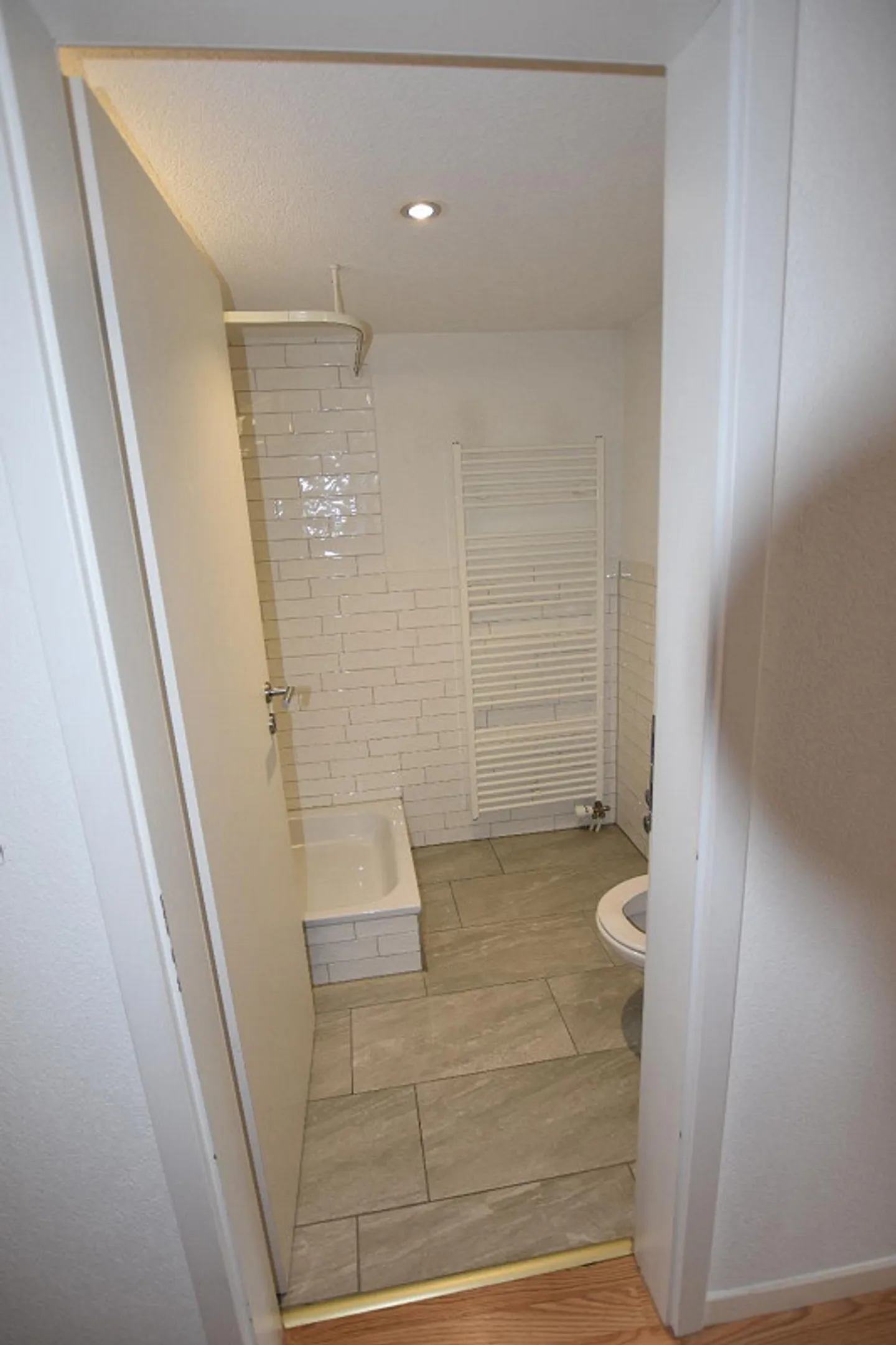 2 Room Apartment in the Center of Glarus - Photo 3 of 9