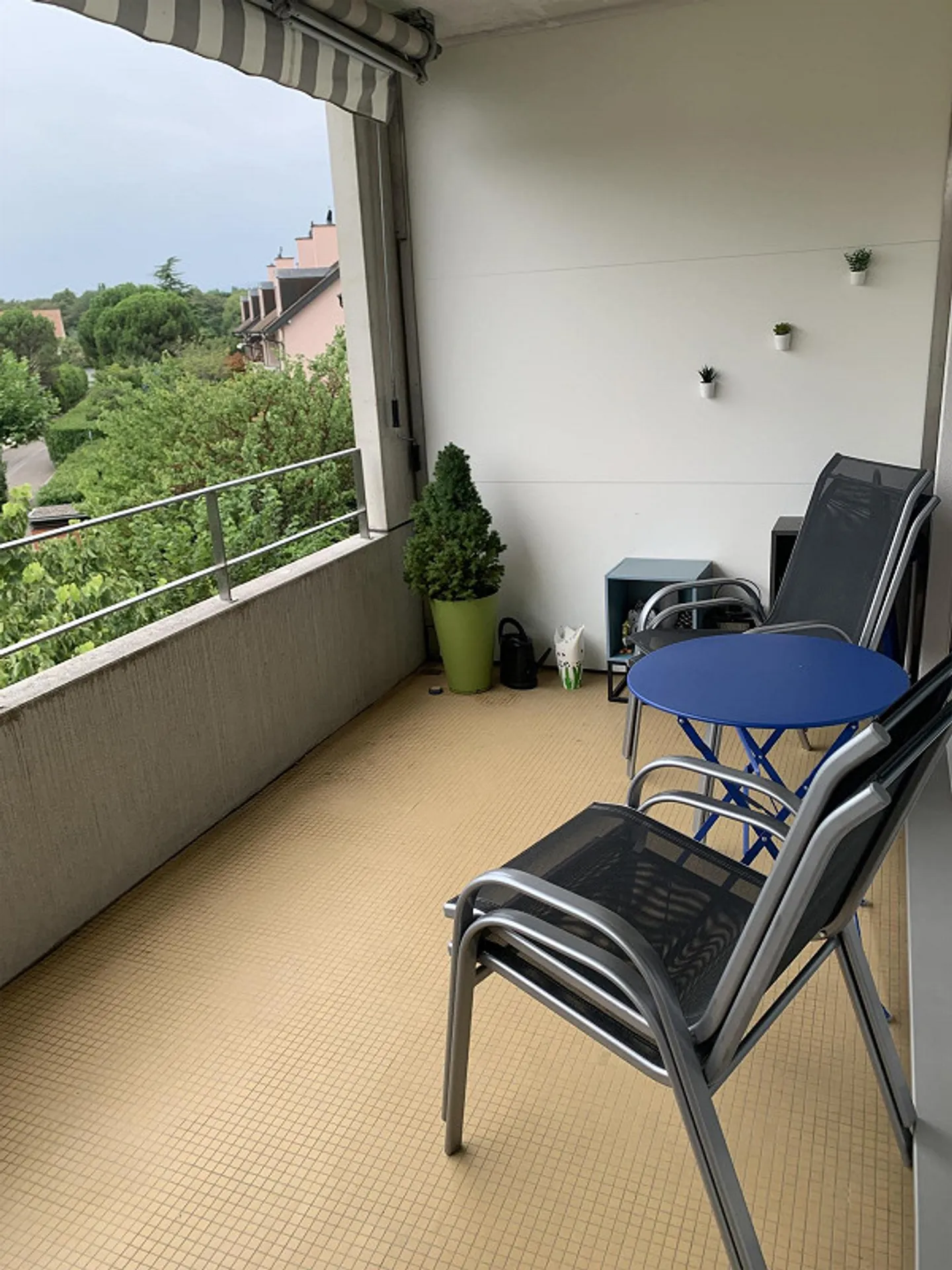 Grand appartement 4,5pcs Lumineux dans un cadre verdoyant avec balcon - Photo 6 sur 12