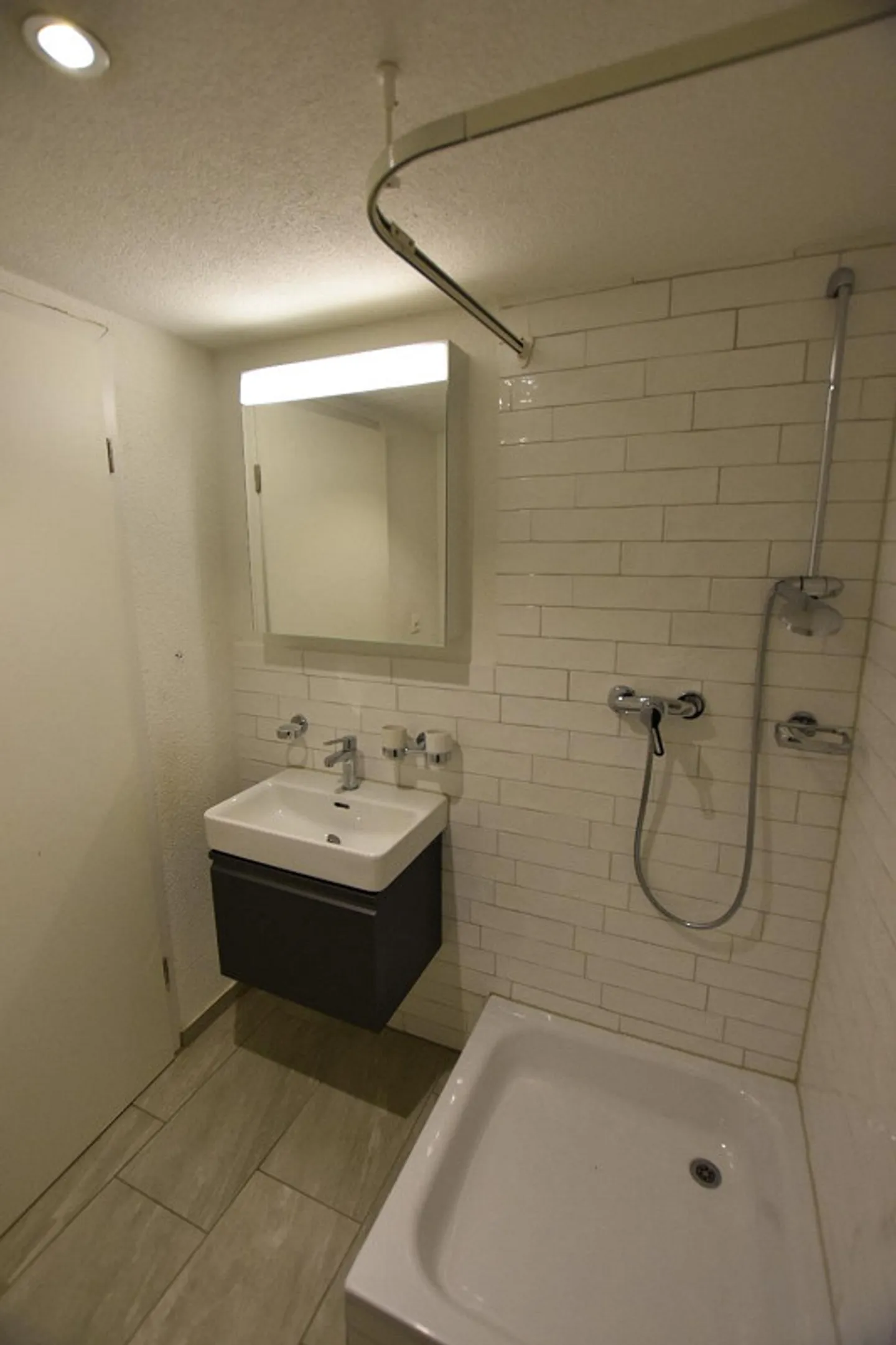 2 Room Apartment in the Center of Glarus - Photo 4 of 9