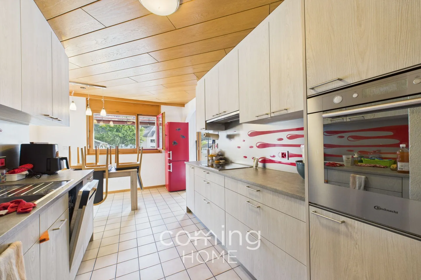 Maison multifamiliale attrayante avec grand espace commercial et trois appartements modernisés à Turtmann - Photo 12 sur 23