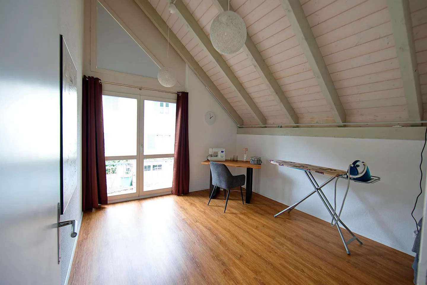 Maison individuelle moderne de 6½ pièces dans un emplacement ensoleillé avec vue dégagée ! - Photo 10 sur 29