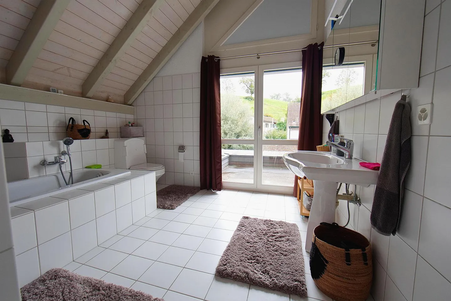 Maison individuelle moderne de 6½ pièces dans un emplacement ensoleillé avec vue dégagée ! - Photo 14 sur 29