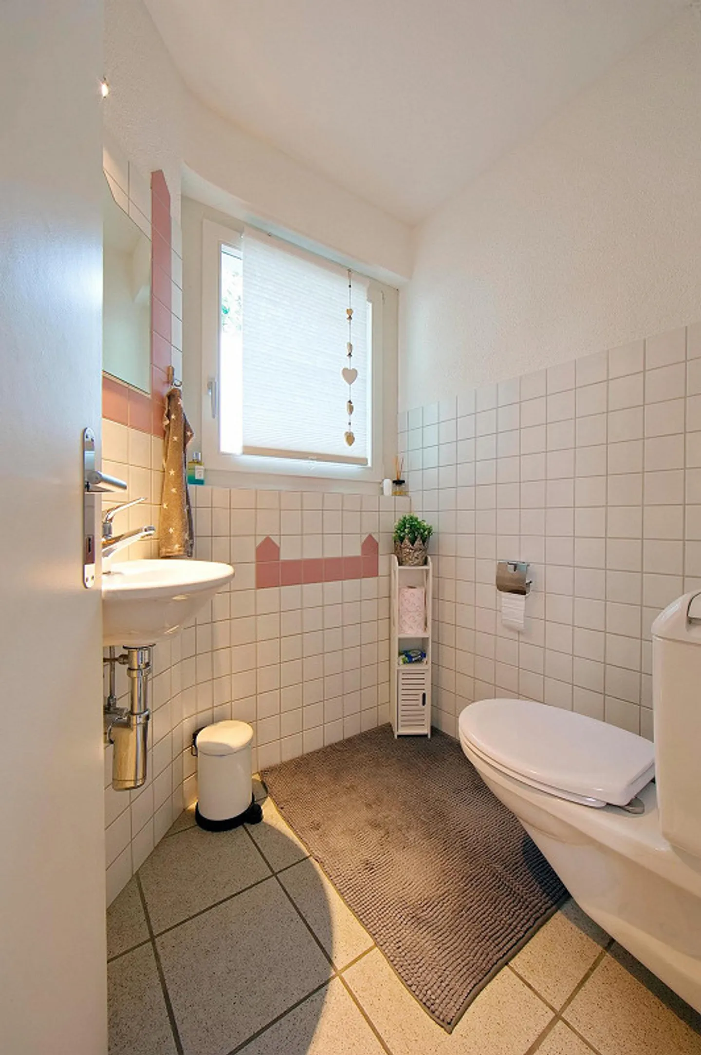 Maison individuelle moderne de 6½ pièces dans un emplacement ensoleillé avec vue dégagée ! - Photo 16 sur 29