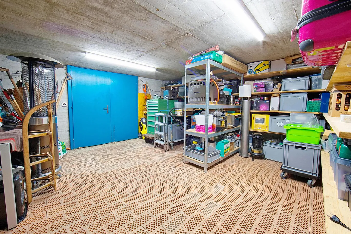 Maison individuelle moderne de 6½ pièces dans un emplacement ensoleillé avec vue dégagée ! - Photo 18 sur 29