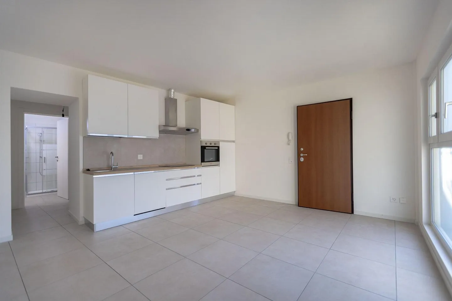 SPACIOUS AND BRIGHT STUDIO ON THE GROUND FLOOR IN CAPOLAGO - Photo 1 of 9