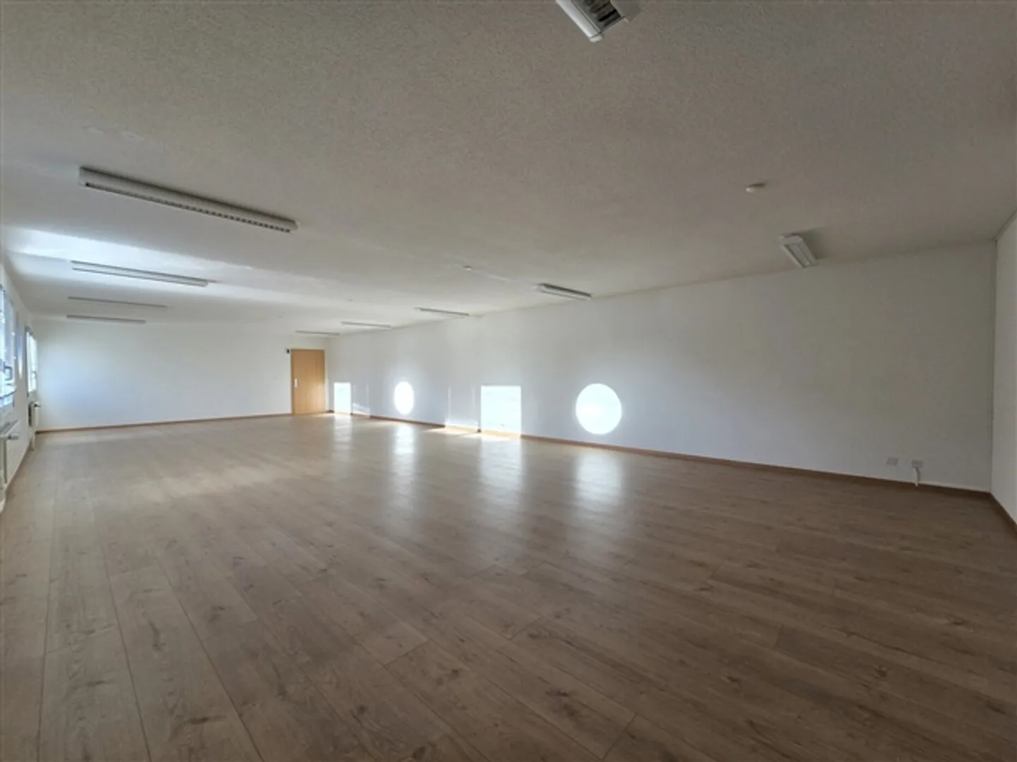 Eccellente posizione - Spazio commerciale / ufficio - 95m² - Crissier - Foto 1 di 5