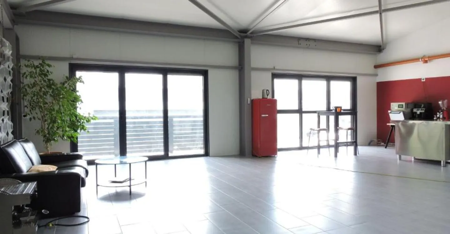 Ufficio Contemporaneo in Affitto - Foto 1 di 5