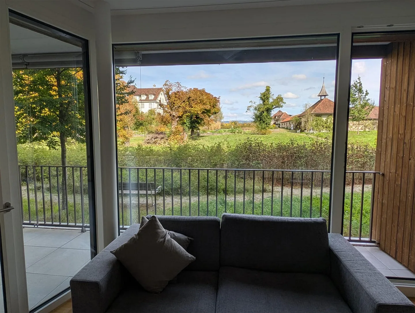 Looking for a new tenant, beautiful 2.5-room apartment with parking space in Cham - Photo 1 of 10