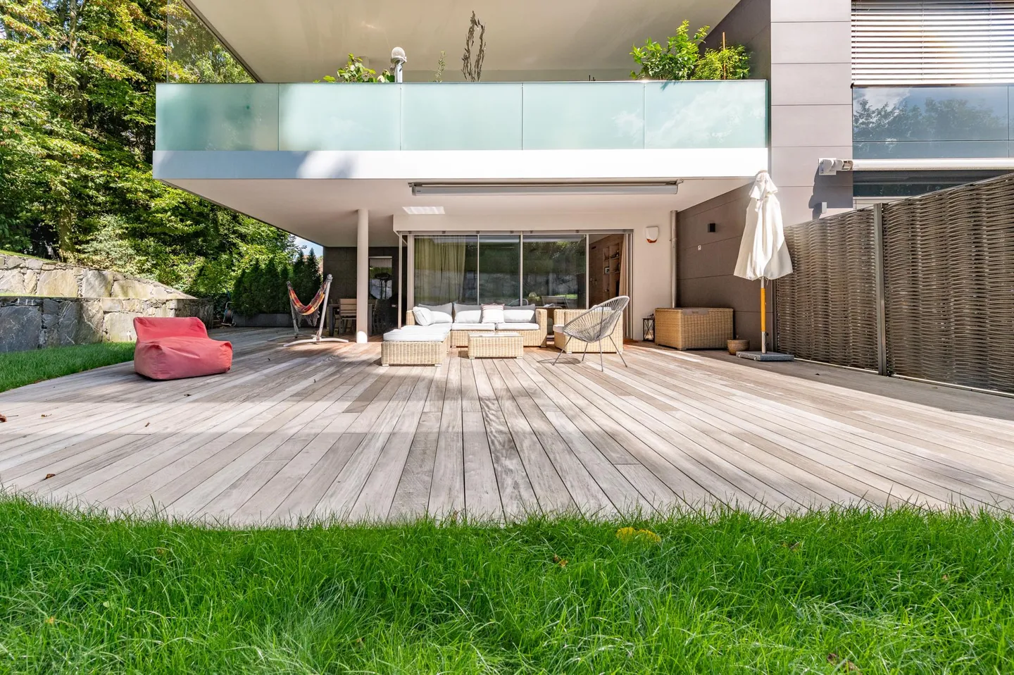 Magnifico appartamento di 5,5 stanze con giardino nel centro di Nyon - Foto 6 di 12