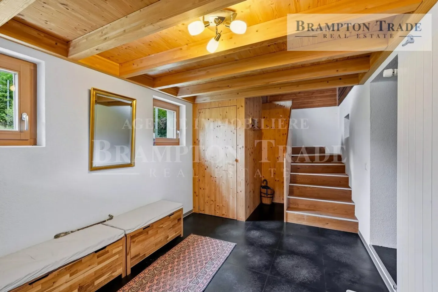 Beau chalet de 5,5 pièces, quartier résidentiel - Photo 2 sur 13