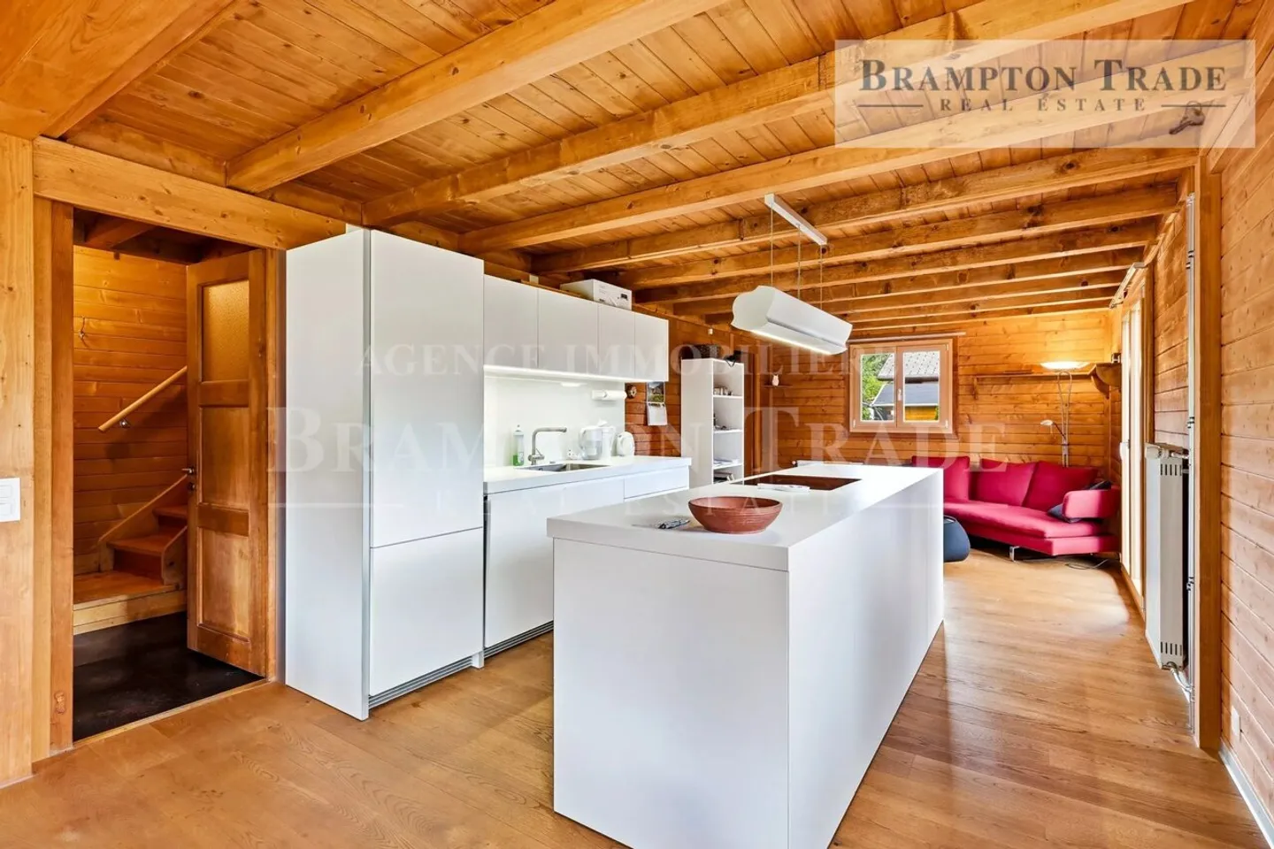 Beau chalet de 5,5 pièces, quartier résidentiel - Photo 3 sur 13