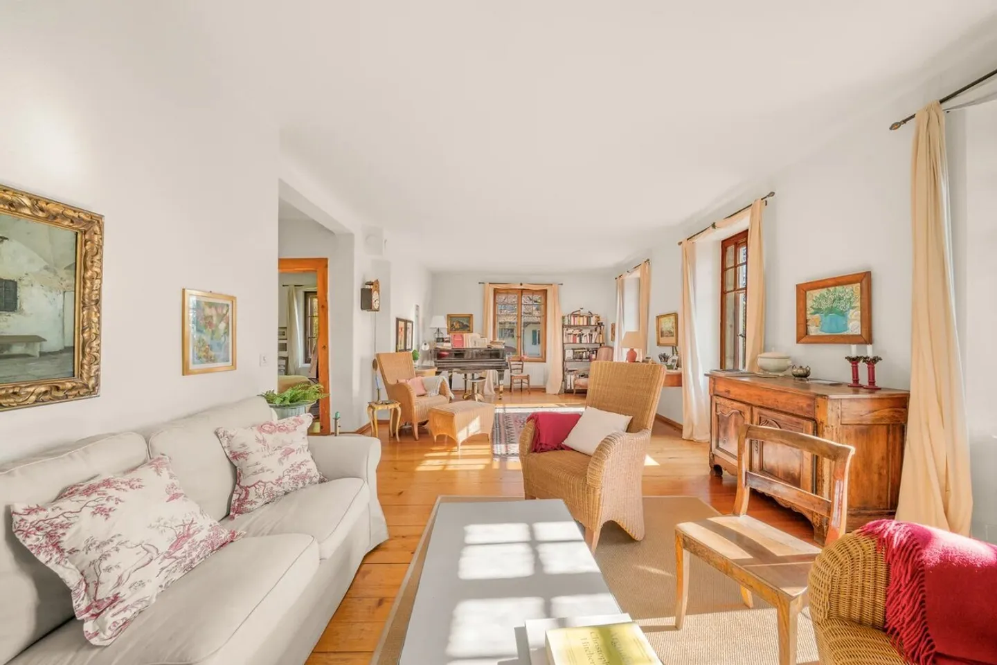 Authentische Immobilie mit Nebengebäude, Obstgarten und Brunnen - Foto 6 von 12