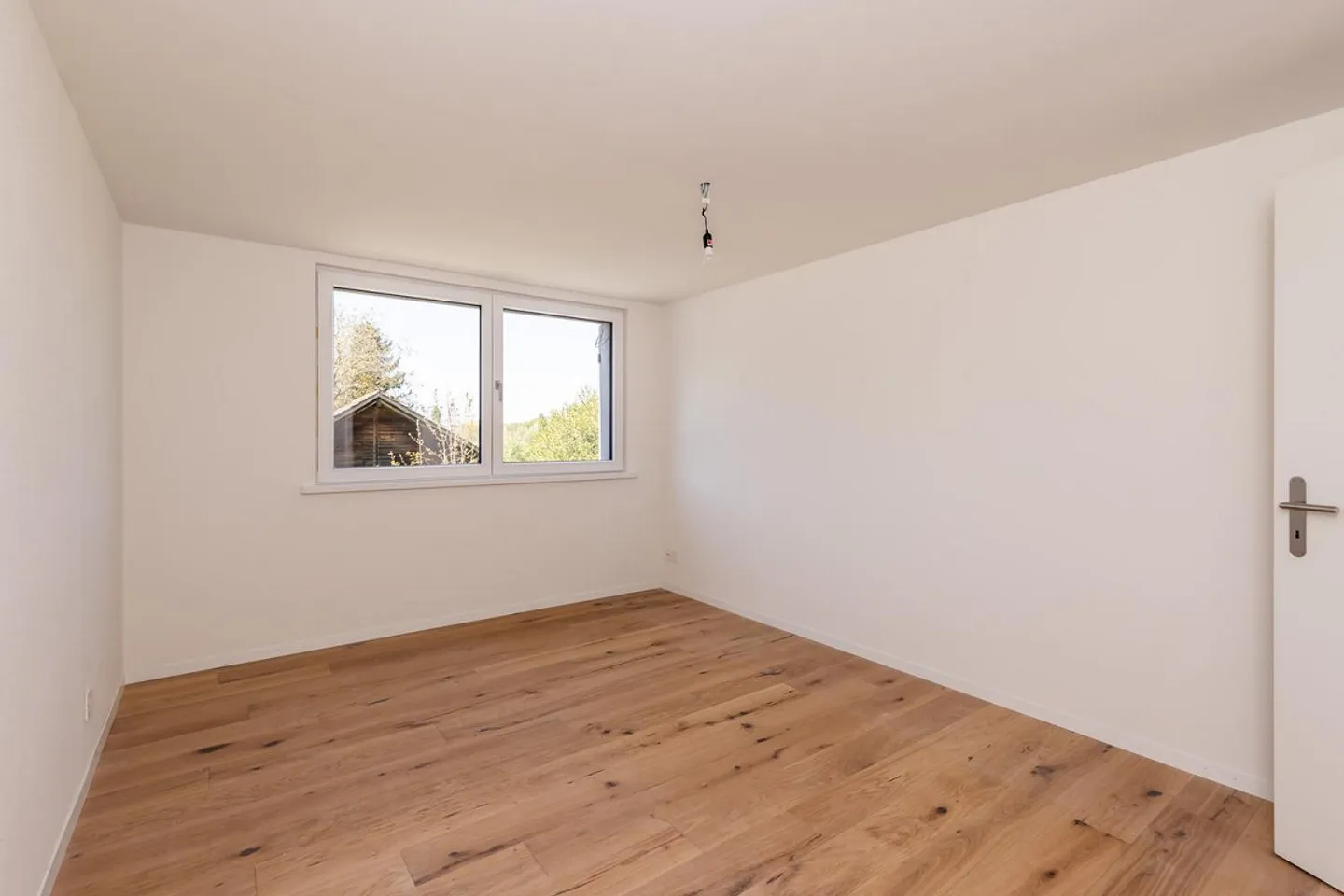 5 completed new apartments in Gwatt - Photo 11 of 13