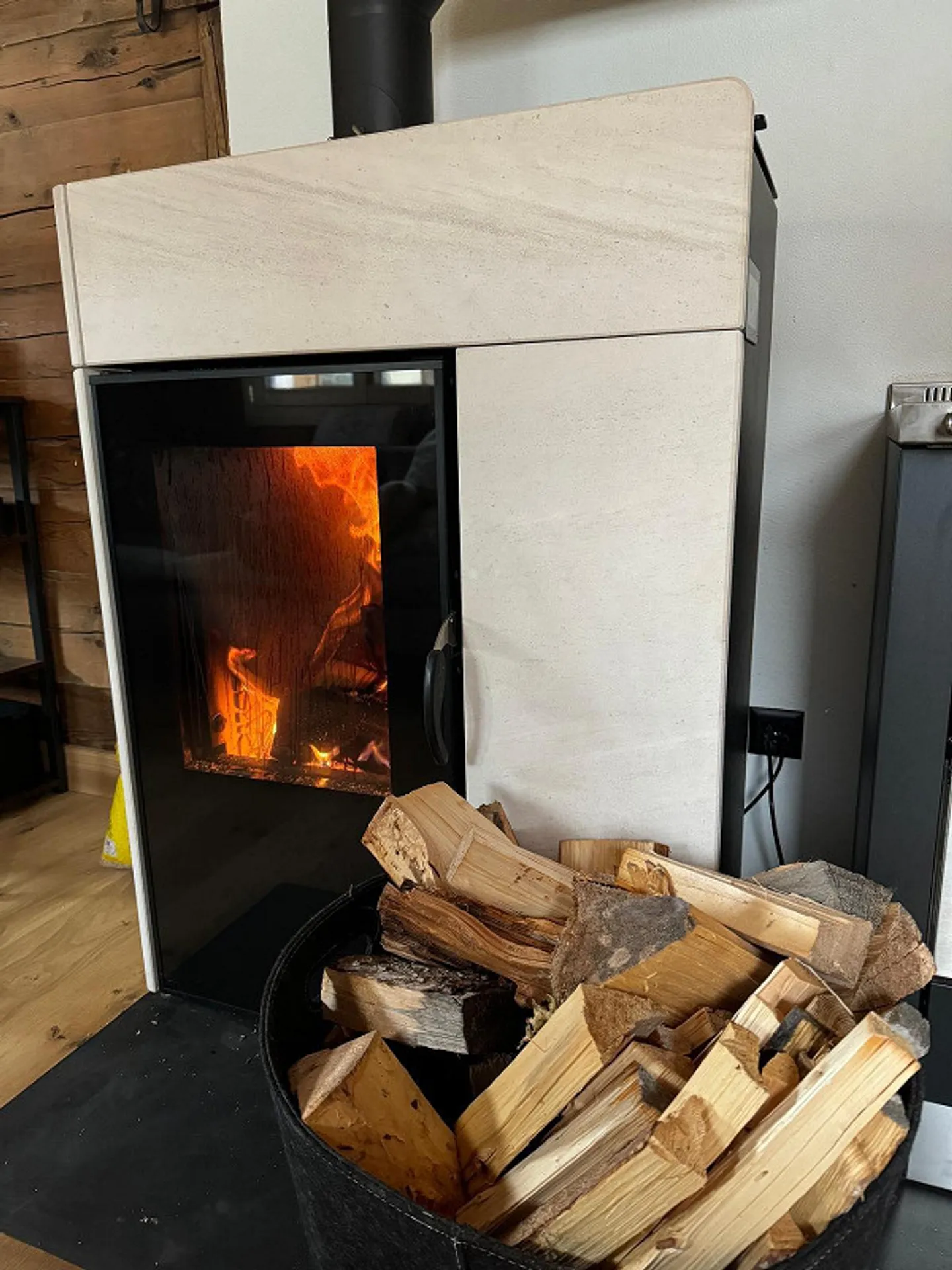 Charmante Maiensäss Hütte - Foto 7 von 21