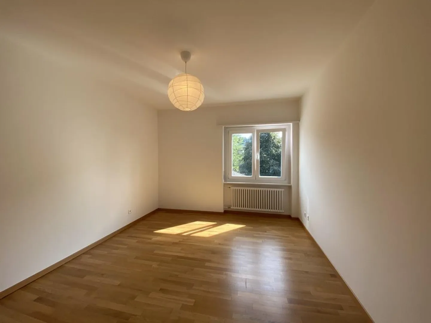 APPARTEMENT 3.5 PIÈCES AU 4E ET DERNIER ÉTAGE AVEC VUE SUR LES MONTAGNES - Photo 7 sur 12