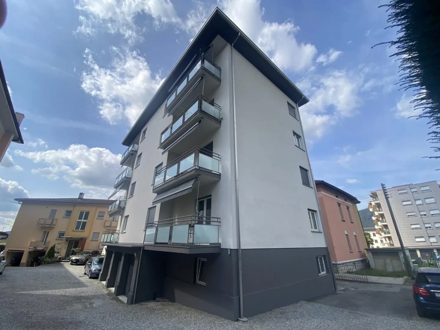 APPARTEMENT 3.5 PIÈCES AU 4E ET DERNIER ÉTAGE AVEC VUE SUR LES MONTAGNES - Photo 11 sur 12