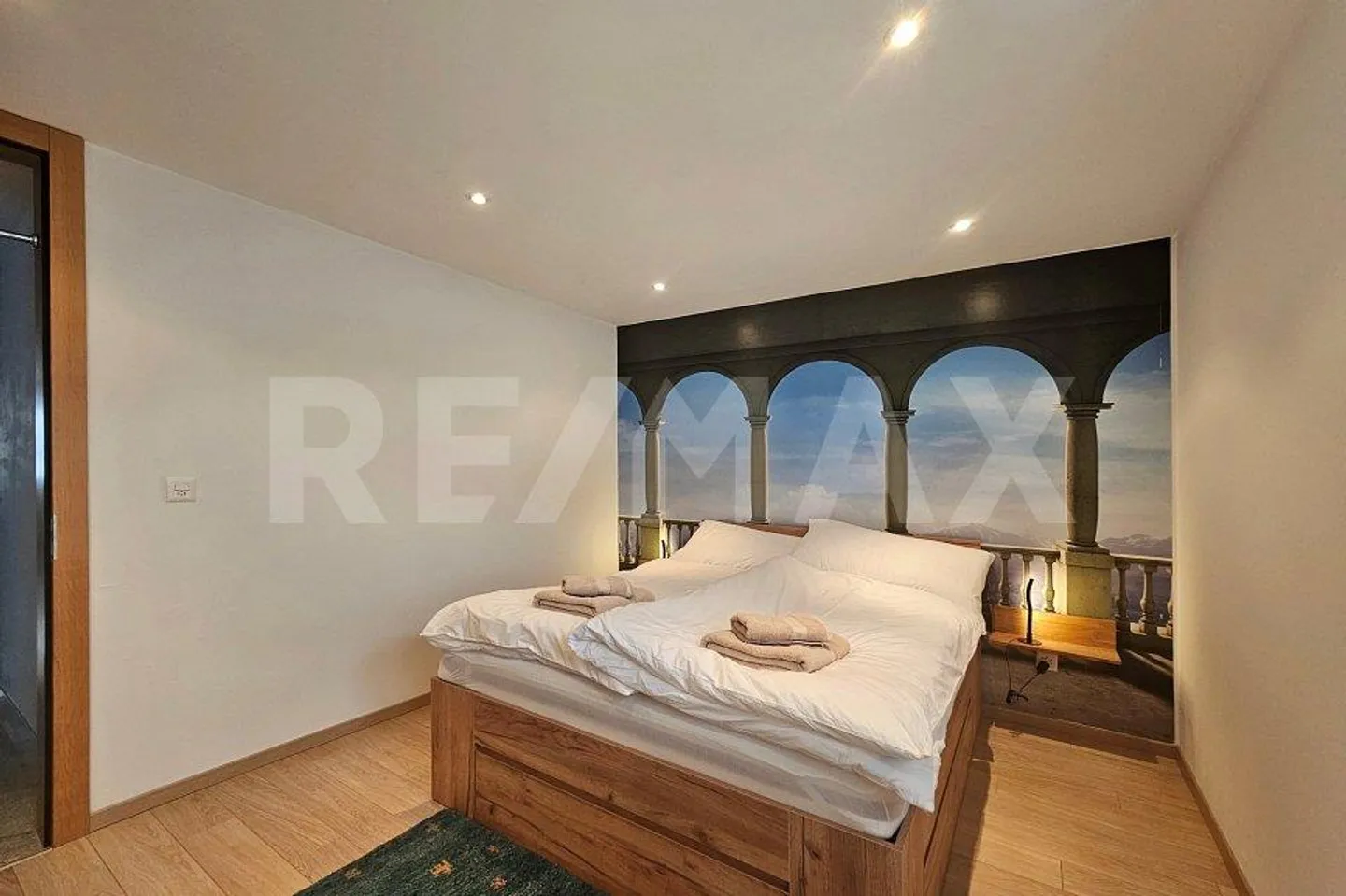 Unique ski-in, ski-out apartment with private wellness - Photo 10 of 13