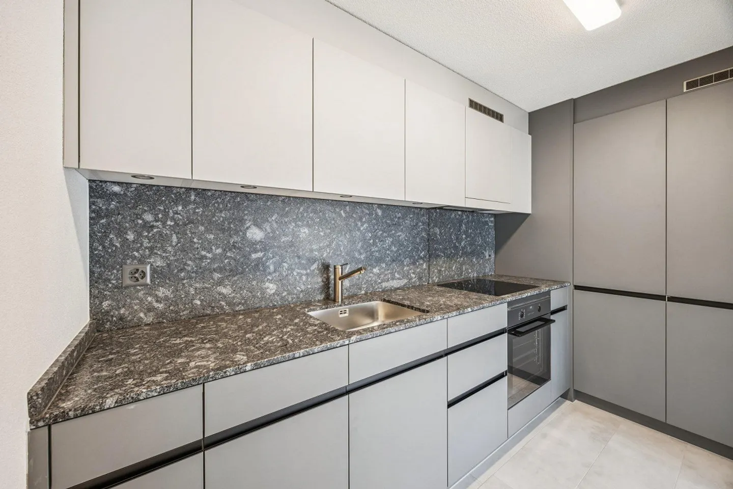 Appartamento moderno ristrutturato per il benessere - Foto 2 di 7