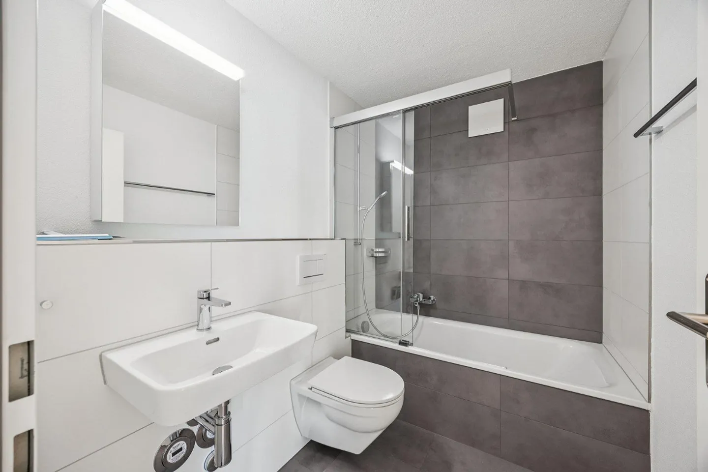 Appartamento moderno ristrutturato per il benessere - Foto 3 di 7