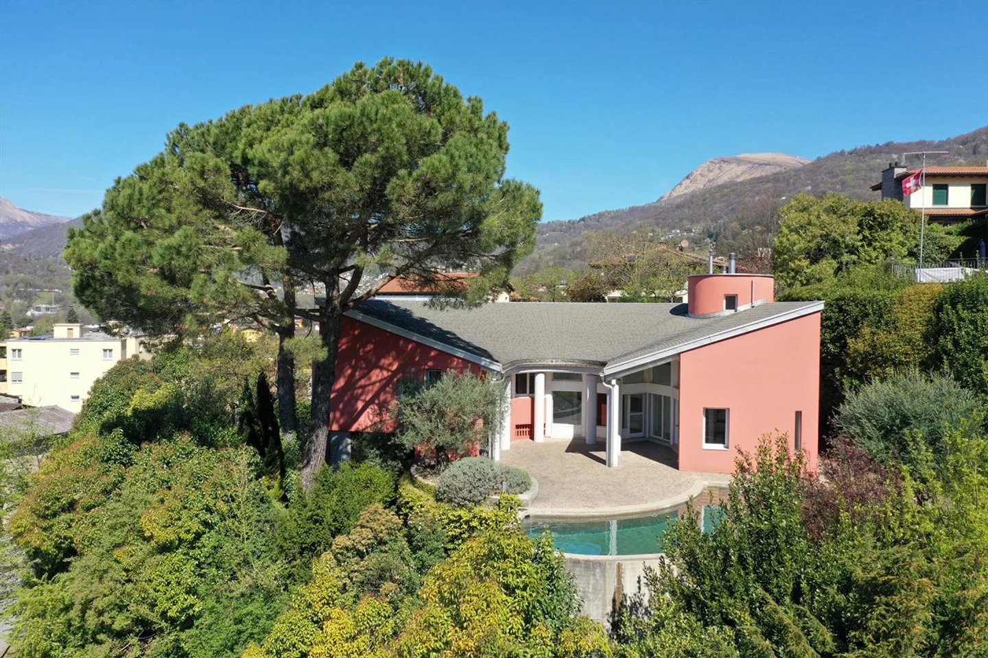 Architektonische Villa mit Panoramablick - Foto 2 von 17