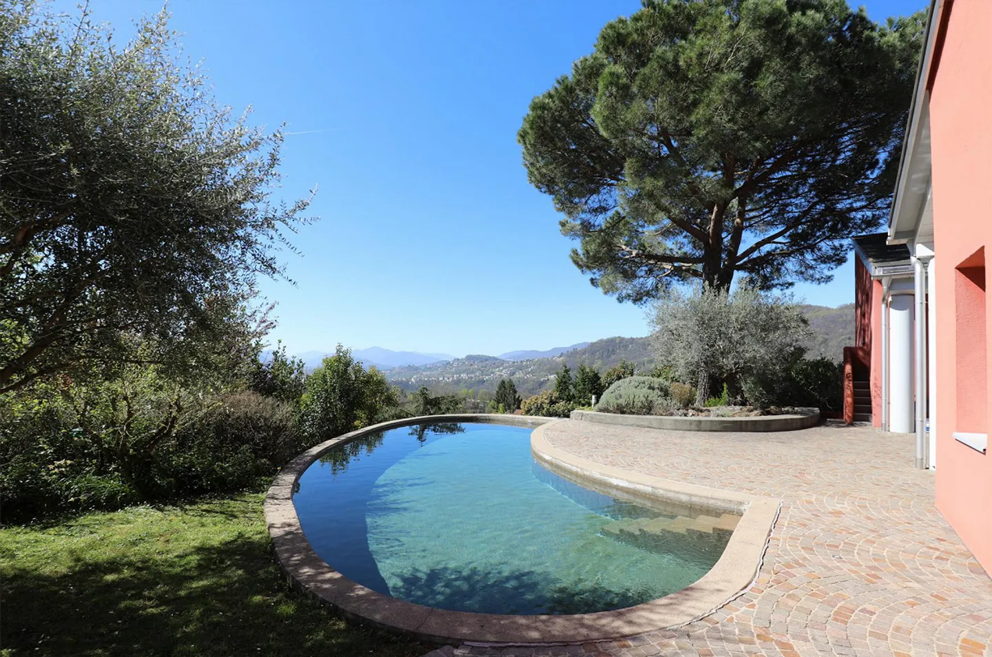 Architektonische Villa mit Panoramablick - Foto 5 von 17
