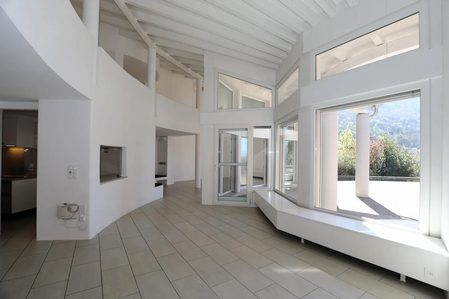 Architektonische Villa mit Panoramablick - Foto 6 von 17