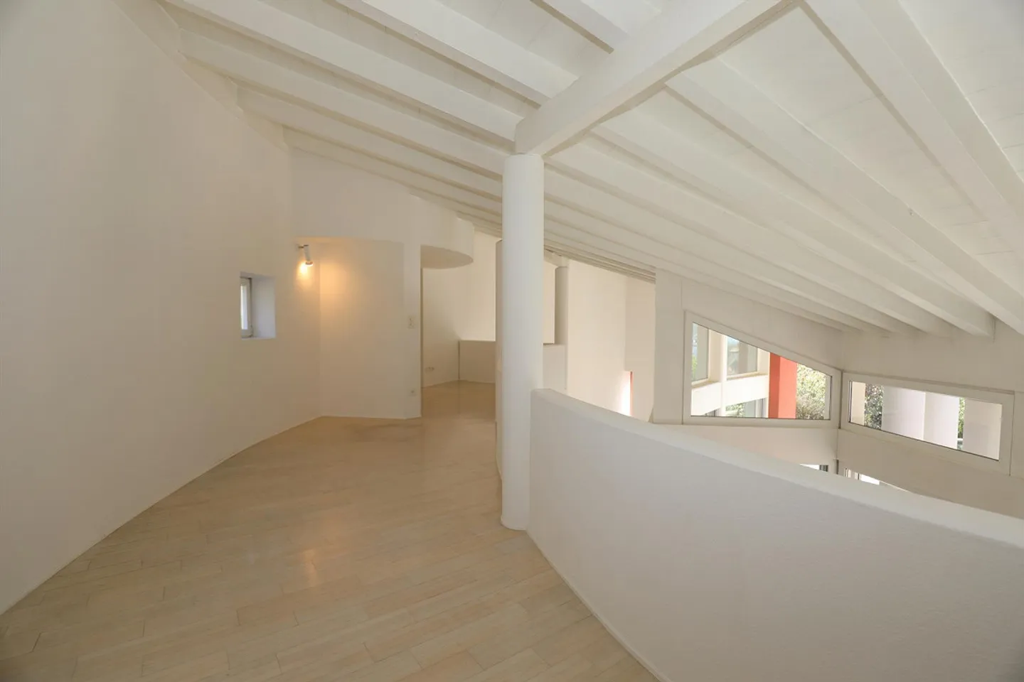 Architektonische Villa mit Panoramablick - Foto 11 von 17