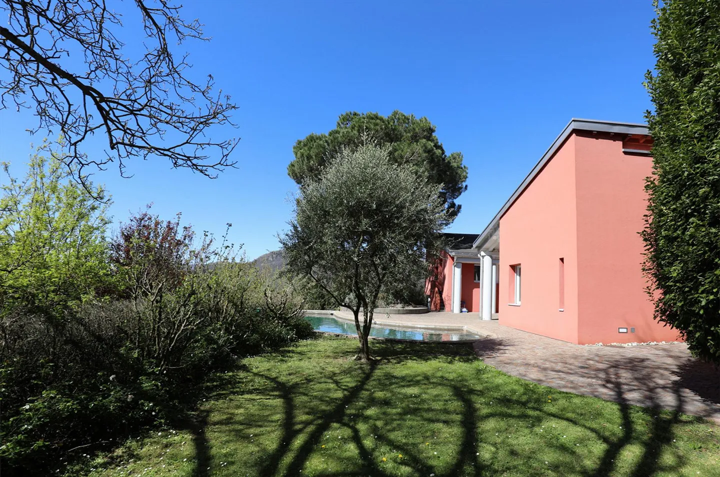Architektonische Villa mit Panoramablick - Foto 4 von 17