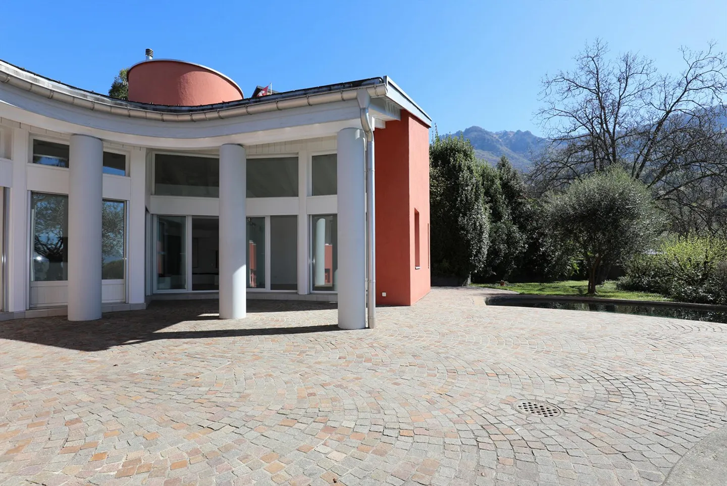 Architektonische Villa mit Panoramablick - Foto 16 von 17