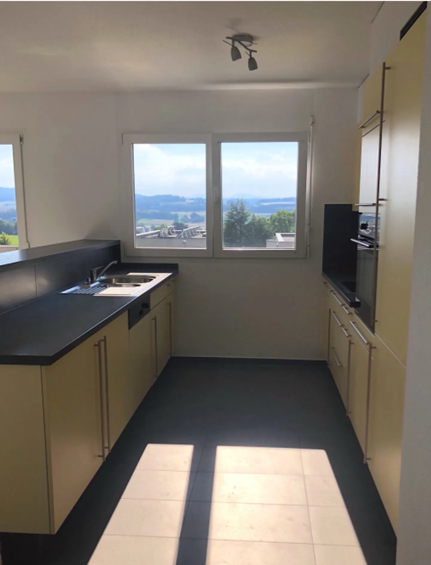 Appartement spacieux avec balcon - Photo 6 sur 10
