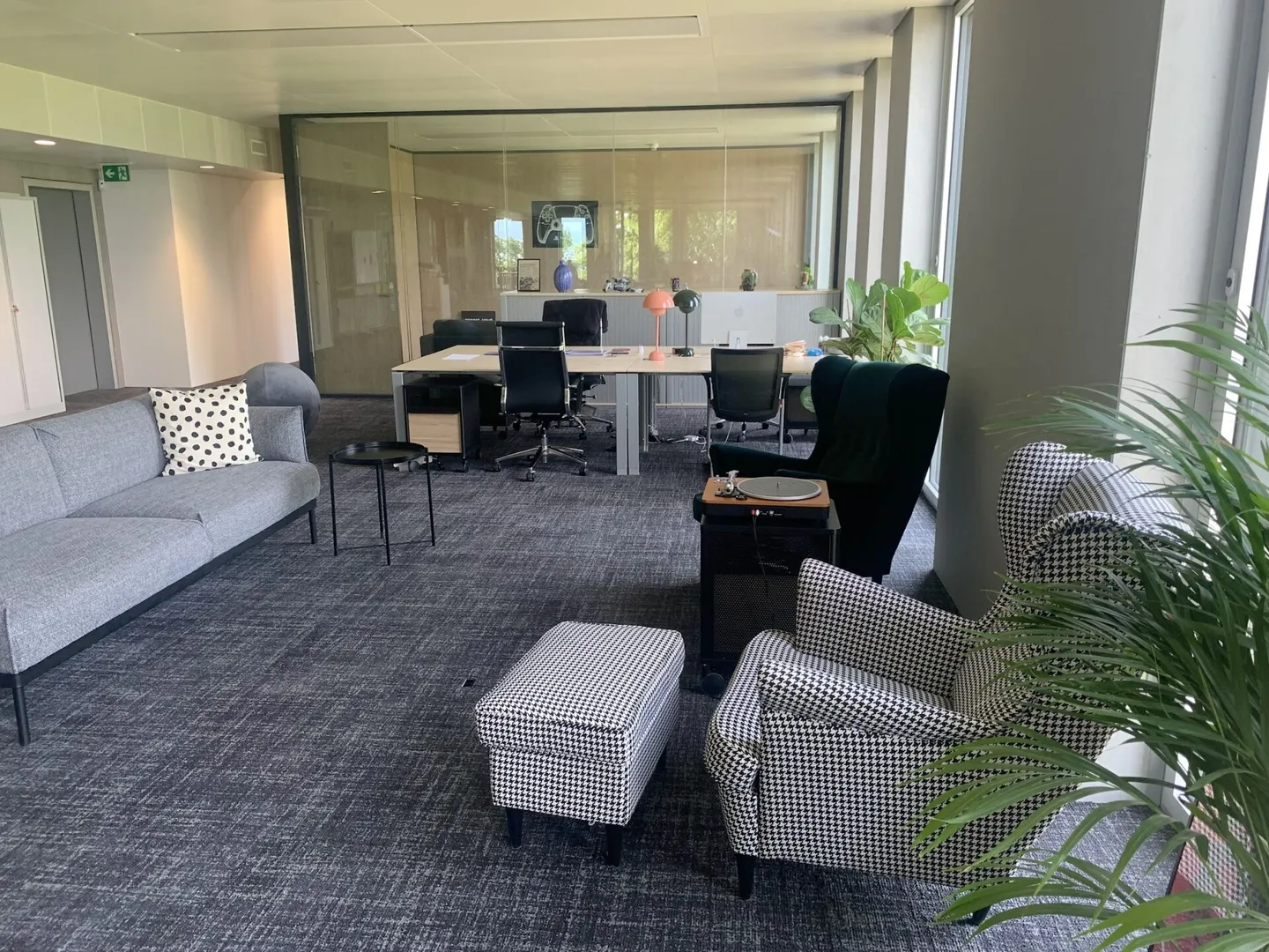 Minergie-Gebäude, Büros, teilbar 450 m2 Plug & Play mit Aussicht und Terrasse zu vermieten - Foto 8 von 12