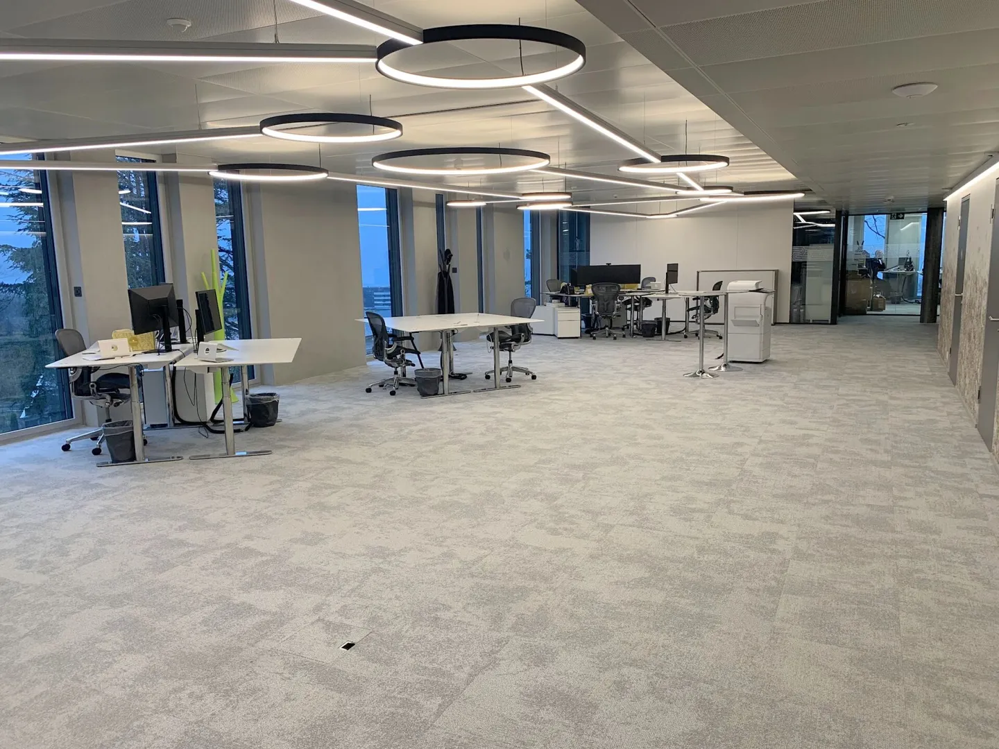 Minergie-Gebäude, Büros, teilbar 450 m2 Plug & Play mit Aussicht und Terrasse zu vermieten - Foto 11 von 12