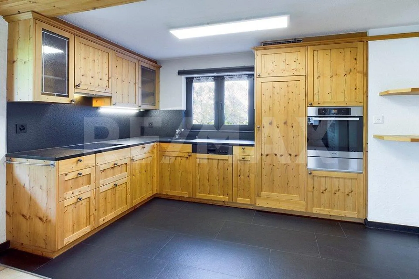 Charming Chalet with Fireplace and Wonderful Views - Photo 5 of 13