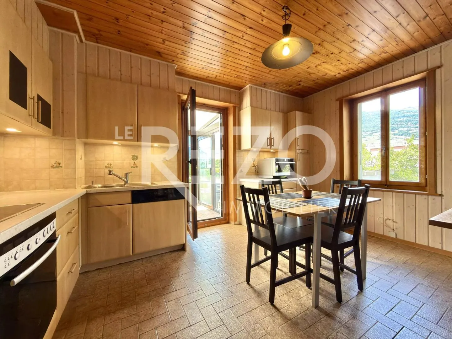 Geräumiges Einfamilienhaus - Foto 3 von 13