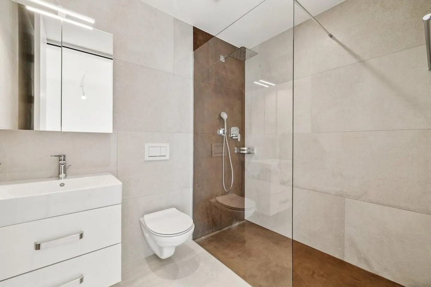 Modern New Apartment - Photo 4 of 7