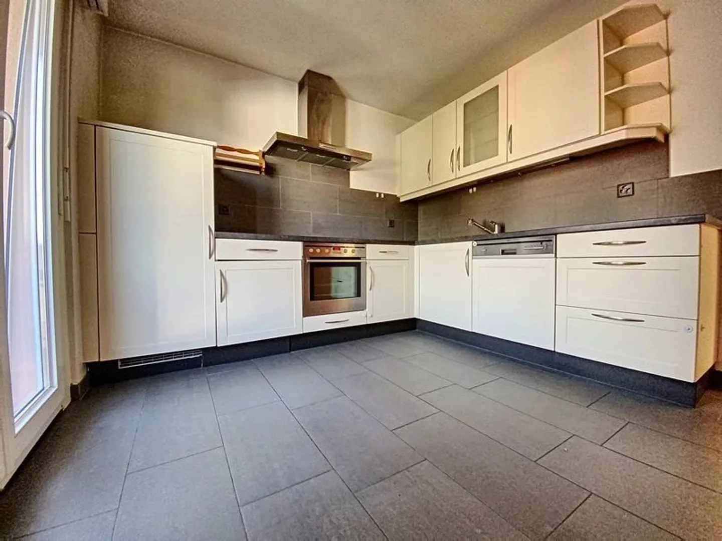 3.5 Room Apartment - Photo 1 of 10